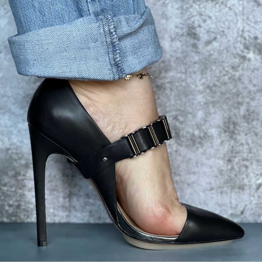 Black Leather Pump Heels Pointy Toes with a Chain Detail - Picture 5 of 10
